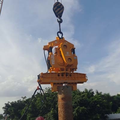 Yüksek Çalışma Yığın Sürücü Ekipmanı Yığın Çekici 120Kw Elektrik Vibro Çekici Çelik Kürsü Yığın için
