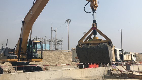 Sıcak Tanıtım Genişletilmiş Uzun Uçuş Çökme Boom Kol Clamshell Telescopic Arm For Excavator