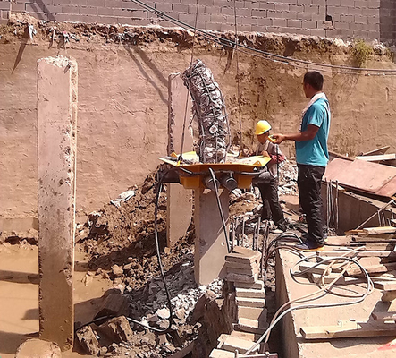 Ekskavatör Bağlantı Hidrolik kare yığın baş kesme makinesi 600mm yığın başı kırıcı