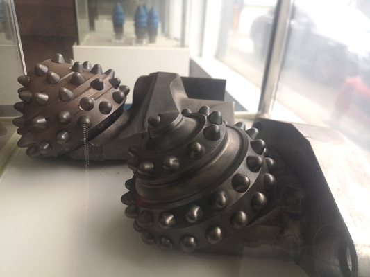 Fabrika Fiyatı Toptan Borma Bitleri Konlar Tci Hard Rock Drills Api Standart Roller Cone Bit Core Fıçıları İçin
